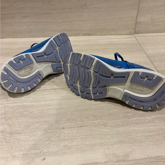 Brooks Blue Athletic Shoes - Picture 4 of 5